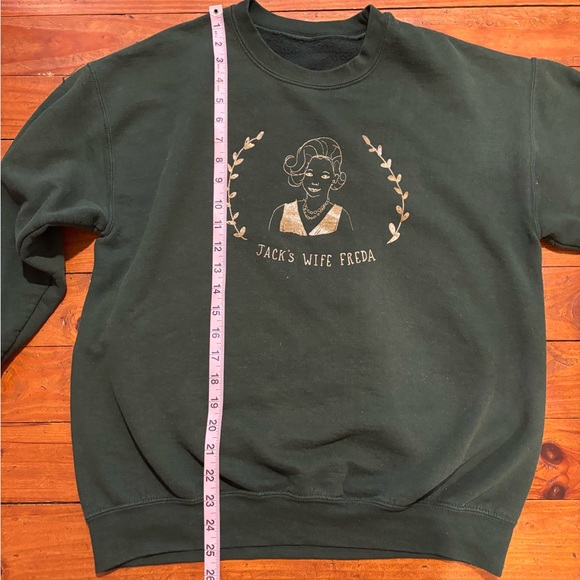 Green Sweater - Picture 5 of 6